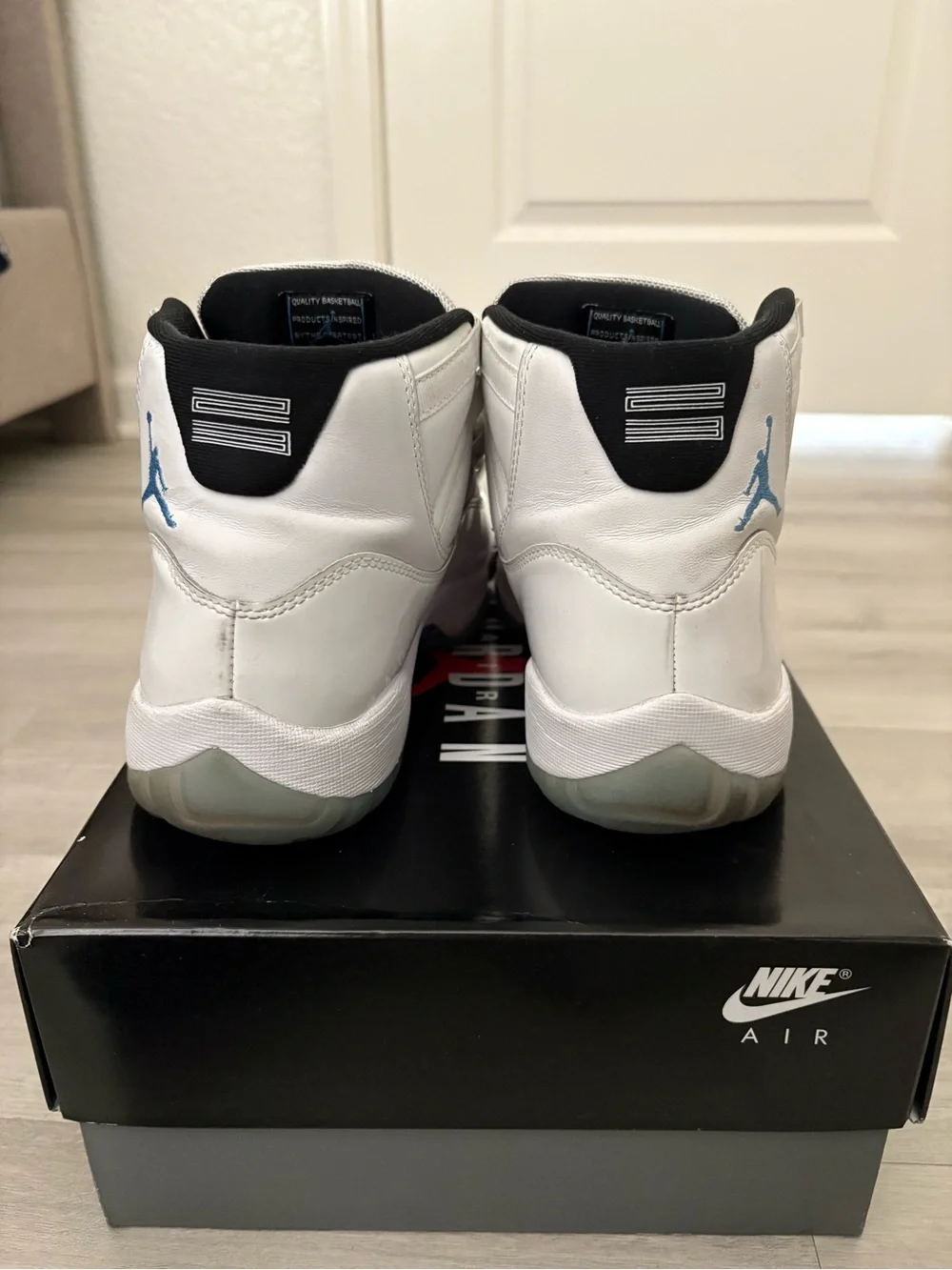 Jordan 11 Legend Blue